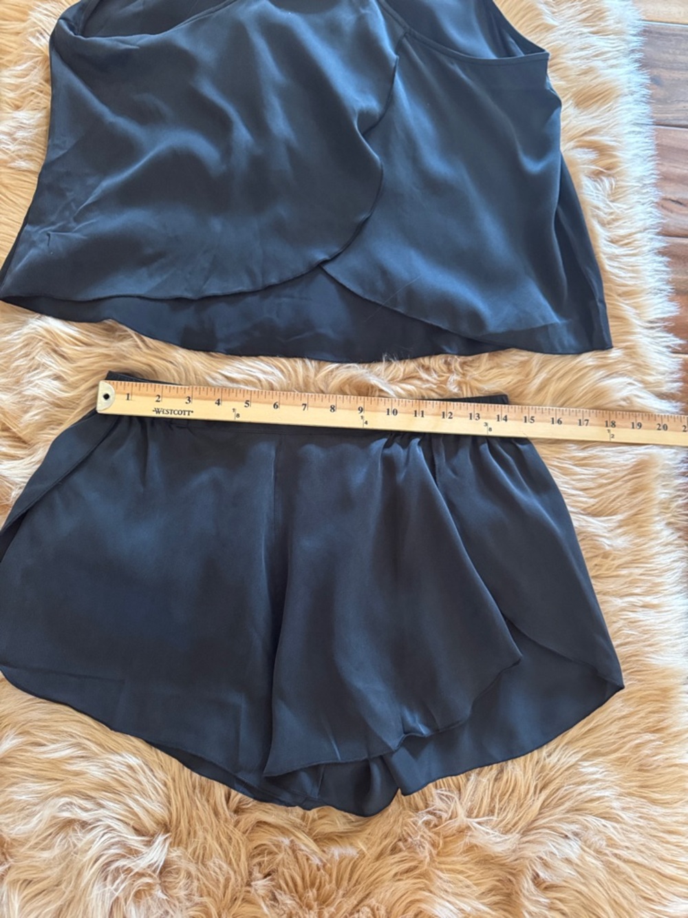 LUNYA NWT Washable Silk Tulip Back Short Set in Immersed Black Size Medium - Picture 10 of 14